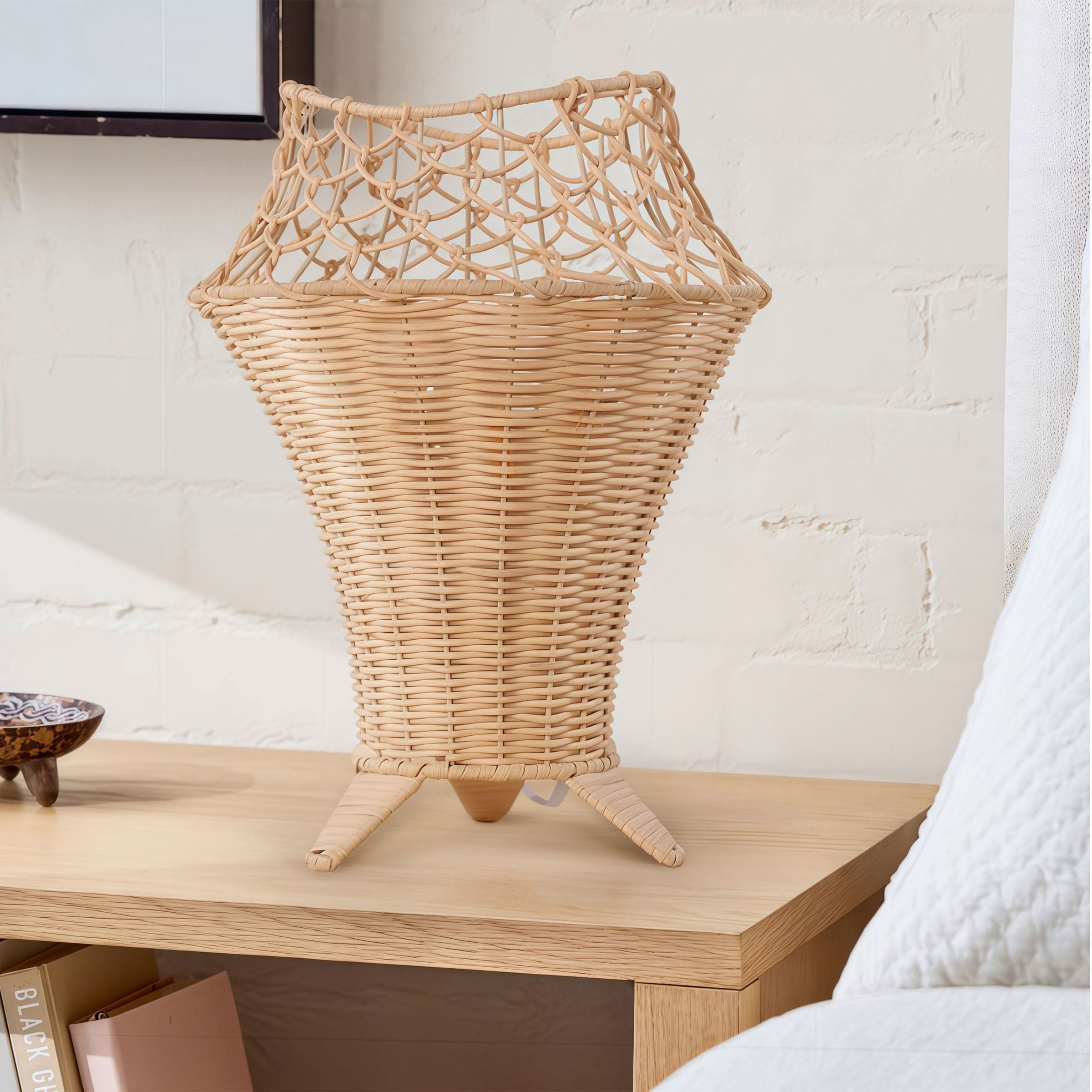 Lightsin Net-Pattern Fish-Mouth Design Rattan Table Lamp