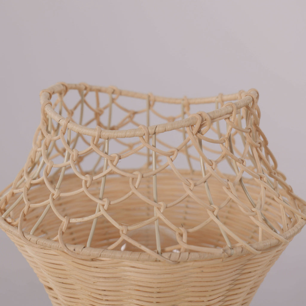 Lightsin Net-Pattern Fish-Mouth Design Rattan Table Lamp