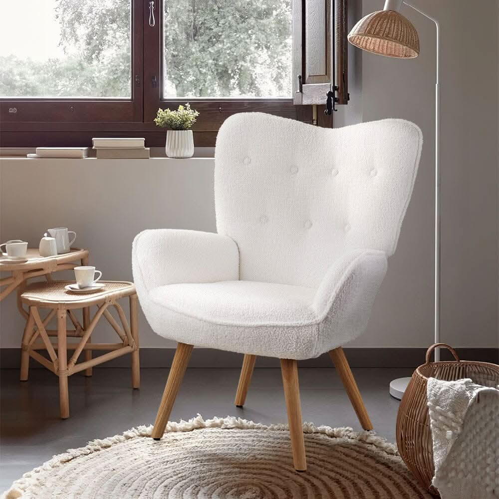 Button-Tufted Teddy Fleece Accent Chair – Scandi-Inspired Design